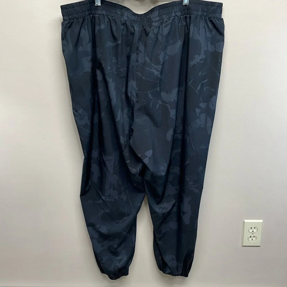 NWOT Old Navv Stretchtech All Season  Quick Dry Joggers Grey Print 2X - Picture 4 of 14